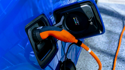   Energía que Conecta: ¿Cuánto ahorra la electromovilidad al continente ante el alza de bencina? 