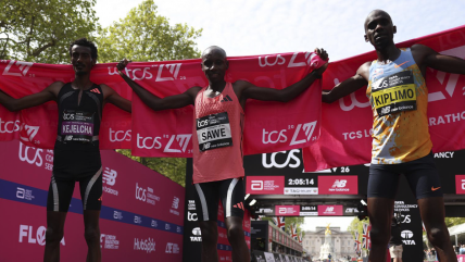   Sawe, Kejelcha y Kiplimo completaron un histórico podio de récords en el Maratón de Londres 