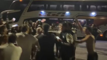   [VIDEO] ¡Una locura! El insólito festejo de Racing de Montevideo en plena carretera 