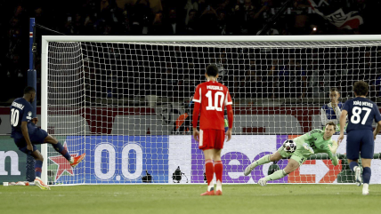   [VIDEO] Dembélé dejó en ventaja a PSG antes del descanso convirtiendo de penal ante Bayern 