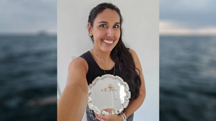   Bárbara Hernández fue galardonada en Inglaterra por su doble cruce del Canal de la Mancha 