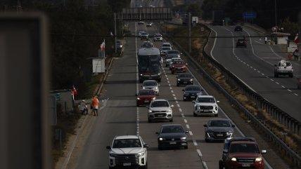   Autoridades preparan la salida de más de 400 mil vehículos de Santiago el fin de semana largo 