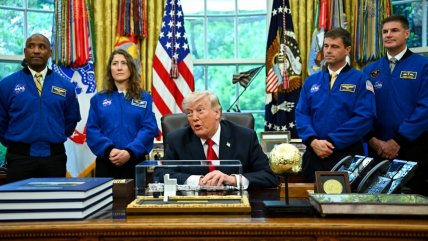  Trump recibió en la Casa Blanca a los astronautas de la misión Artemis II 