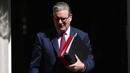   Tras dura derrota en comicios locales, voces del Partido Laborista piden la cabeza de Starmer 