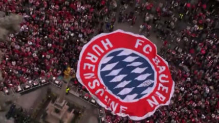   [VIDEO] ¡Increíble! Hinchas de Bayern Múnich festejaron con un escudo que los insultaba 