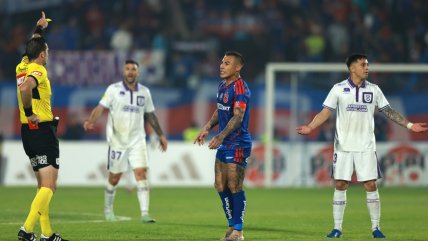   Arbitro informó bengalas de hinchas de la U y explicó roja a Diego Carrasco 