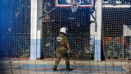   Alumno de nutrido prontuario atacó a profesor con arma a fogueo dentro de liceo en Quinta Normal 
