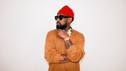   Tecladista de Maroon 5 llega como solista a Chile 