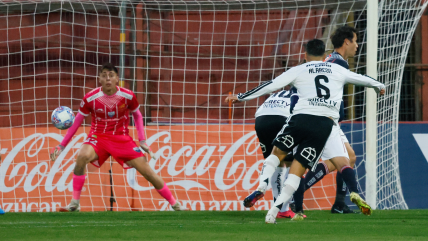   [VIDEO] Un cañonazo de Alarcón adelantó a Colo Colo contra Recoleta en Copa Chile 