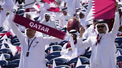   Medio denunció que Catar pagó a hinchas para apoyar a su selección en el Mundial 