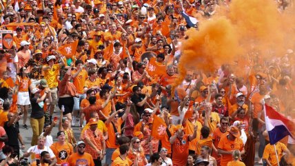   La marea oranje inundó las calles de Kansas en la previa del duelo entre Países Bajos y Túnez 