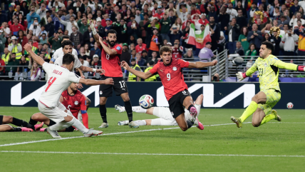   Milimétrico off-side cobrado por el VAR desató los reclamos de Irán ante Egipto 
