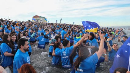   Más de 7.500 personas se lanzaron a las gélidas aguas del Estrecho de Magallanes 