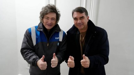   Milei se reunió con Flávio Bolsonaro y respaldó su candidatura presidencial 