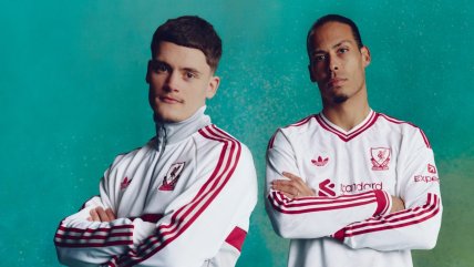   Liverpool presentó su camiseta alternativa con un modelo retro 