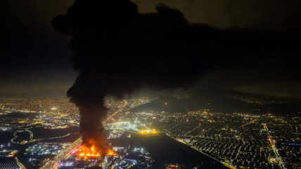 Suspenden clases en Quilicura tras megaincendio en zona industrial  