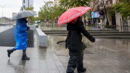   Sistema frontal: Más de 60 mm de lluvia en Santiago y viviendas afectadas en O'Higgins y Maule 