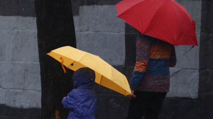   Antofagasta suspendió clases en colegios municipales hasta el lunes tras daños por sistema frontal 