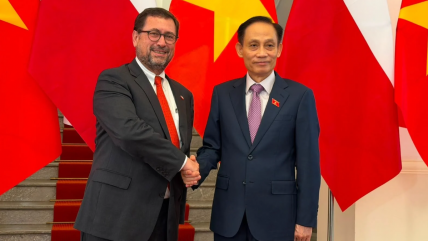   Canciller viajó a Vietnam y se reunió con su homólogo para 
