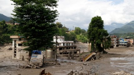   Nepal eleva a 162 los muertos por la riada del Himalaya: Más de mil desaparecidos 