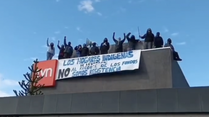  Estudiantes mapuche se tomaron oficinas de TVN y Junaeb en Temuco 