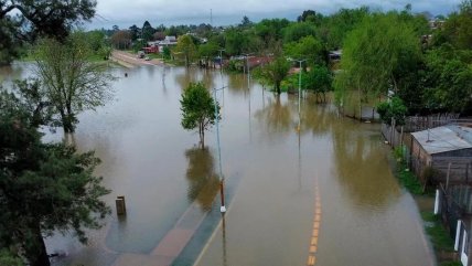   Crecida de ríos en Argentina motiva evacuaciones y cierre de pasos fronterizos 