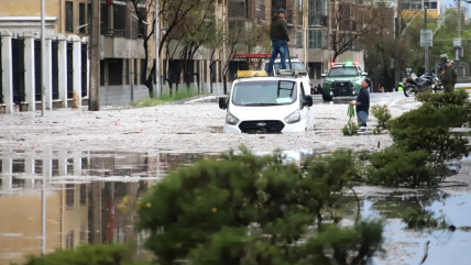  Inundaciones en Santiago: experto alerta fallas en subterráneos y drenaje  