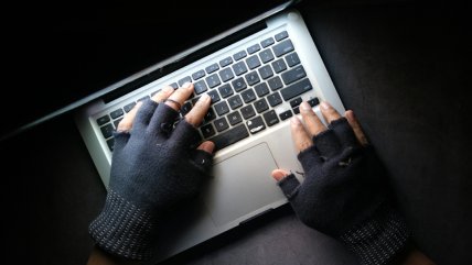   Banda robó 70 computadores desde liceo de Quinta Normal 