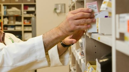   Polémica por proyecto que permite a farmacias prescindir de químicos farmacéuticos 