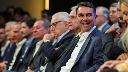  Flávio Bolsonaro promete situar a Brasil entre las siete mayores potencias  