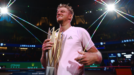   Davidovich remontó con épica ante Jódar y conquistó su primer Masters 1.000 en Shanghái 
