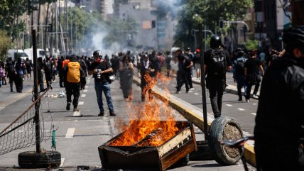  Conmemoración del 18-O: Gobierno reporta 110 detenidos y 14 carabineros lesionados 