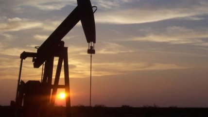   Petróleo de Texas subió hasta 105 dólares por barril, lo más alto en un mes 