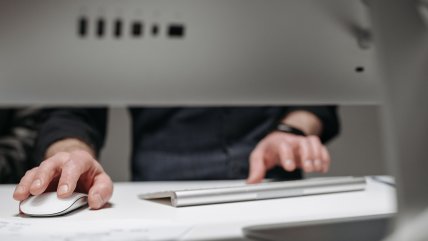   Vanguardia chilena en IA bajo examen: Experta demanda acelerar capitación técnica y escolar 